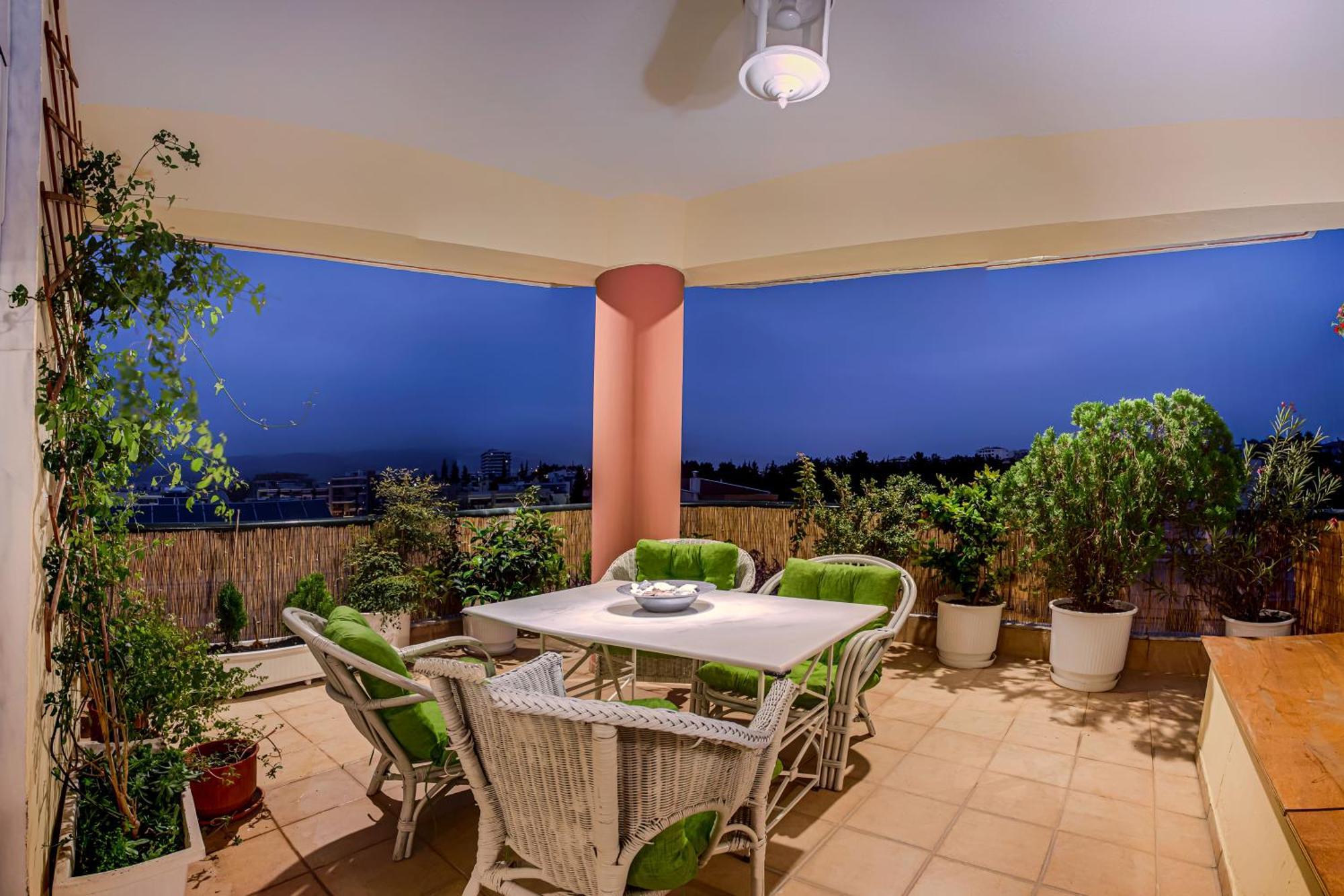 Celestial Garden-thessaloniki's Modern, Eclectic Penthouse With An Amazing View And Veranda * Salonicco